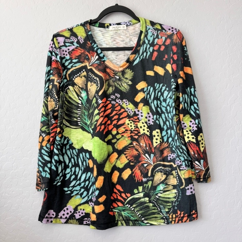 Jess & Jane Medium Top Multicolor 3/4 Sleeve Abstract Floral V-Neck Side Slit